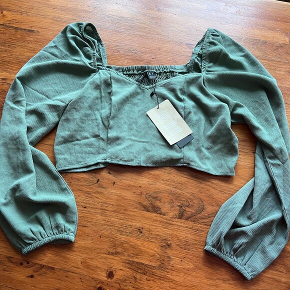 Vero Moda Tops - NWT Vero Moda Long Sleeve Crop Blouse in Sage Green Sz L